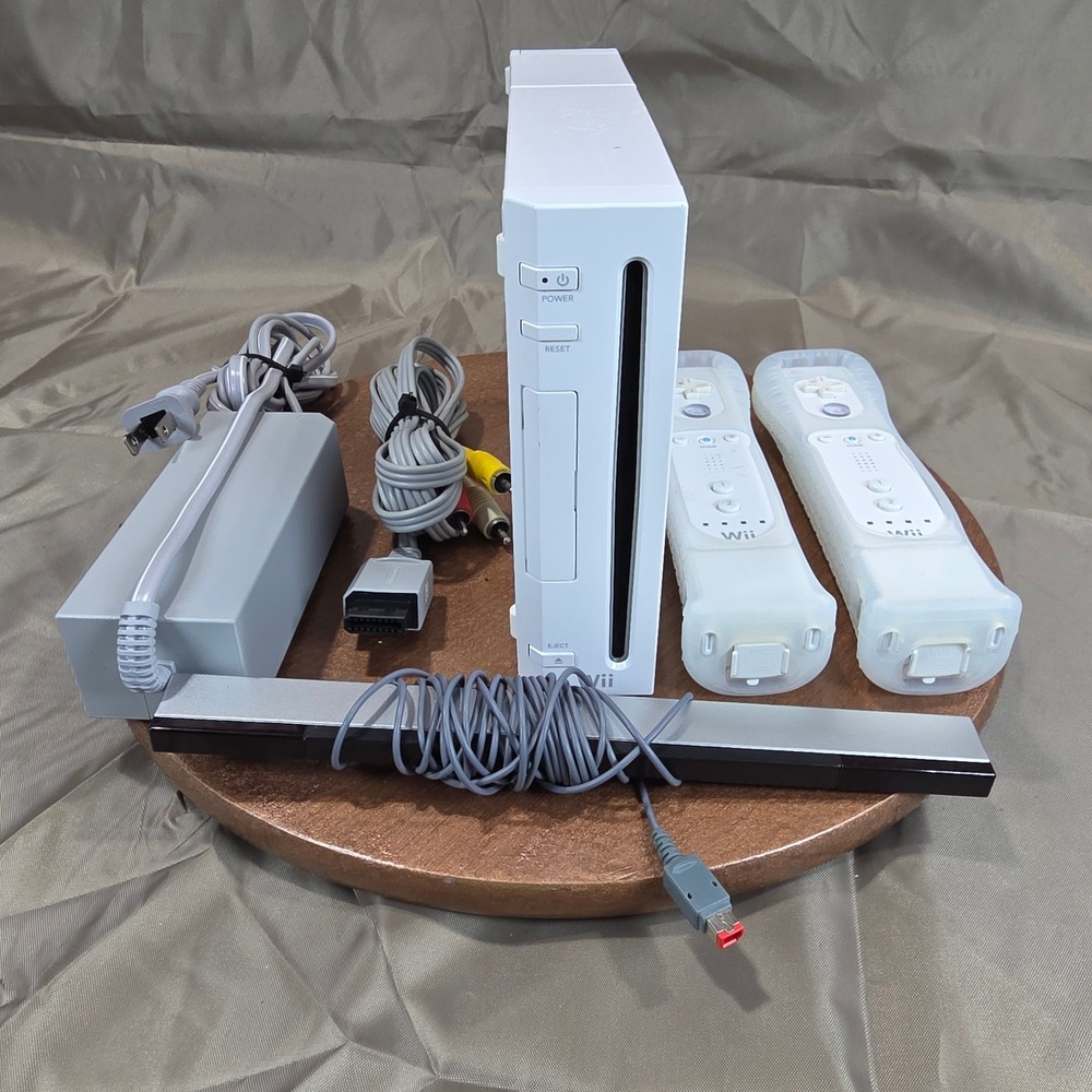 Nintendo Wii Console White RVL-001 Bundle 2 Controllers Sensor Bar Cables Tested